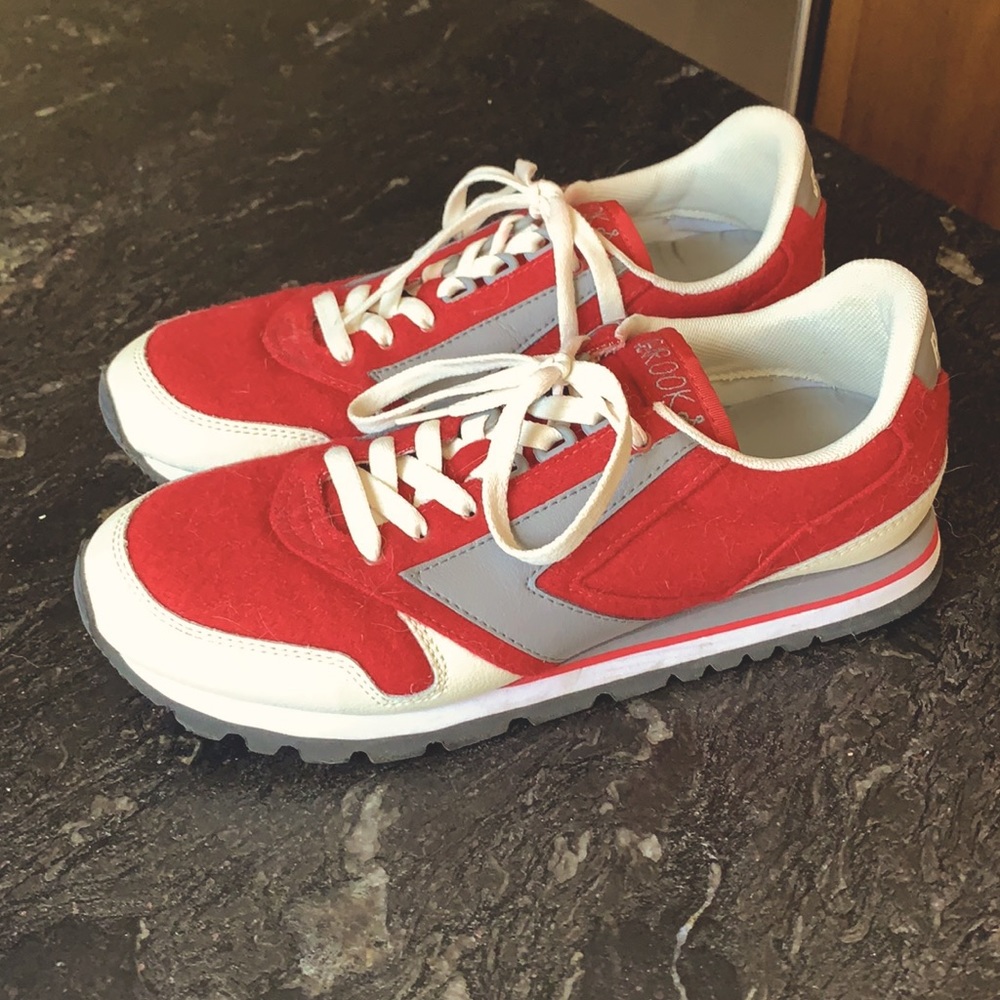Women’s Brooks shoes